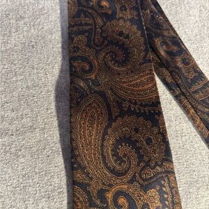 Elegant Paisley Tie in Brown and Black
